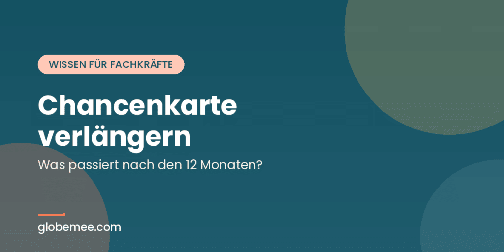 Chancenkarte verlängern: Fachkraft prüft Unterlagen für den Aufenthaltstitel in Deutschland