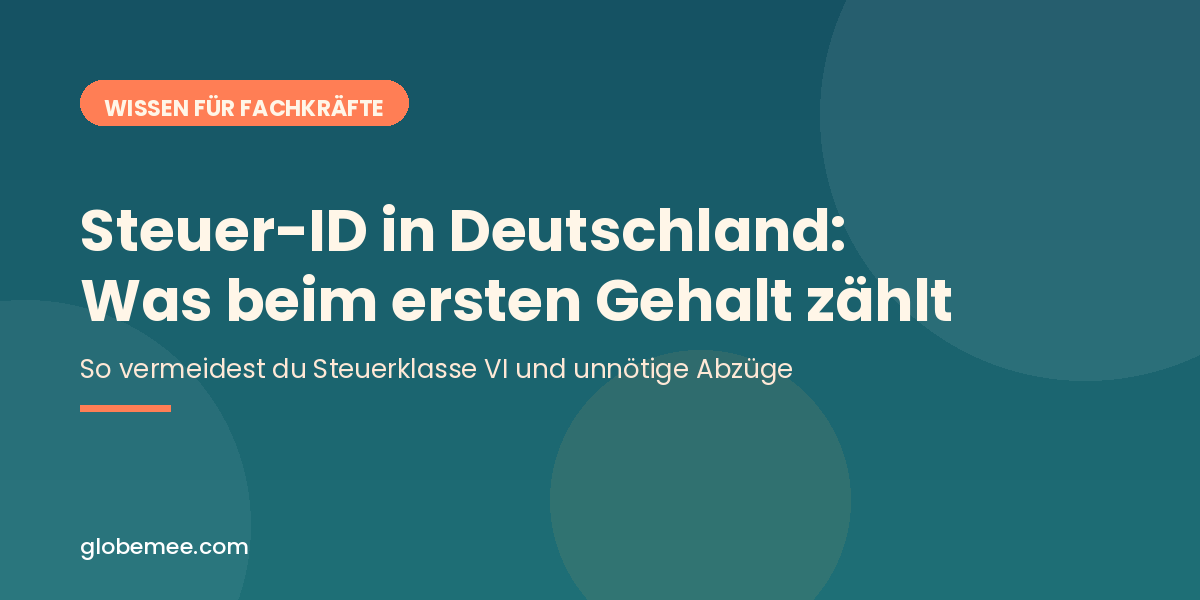 Steuer-ID in Deutschland: internationale Fachkraft öffnet einen Brief vom Finanzamt mit der Steuer-Identifikationsnummer